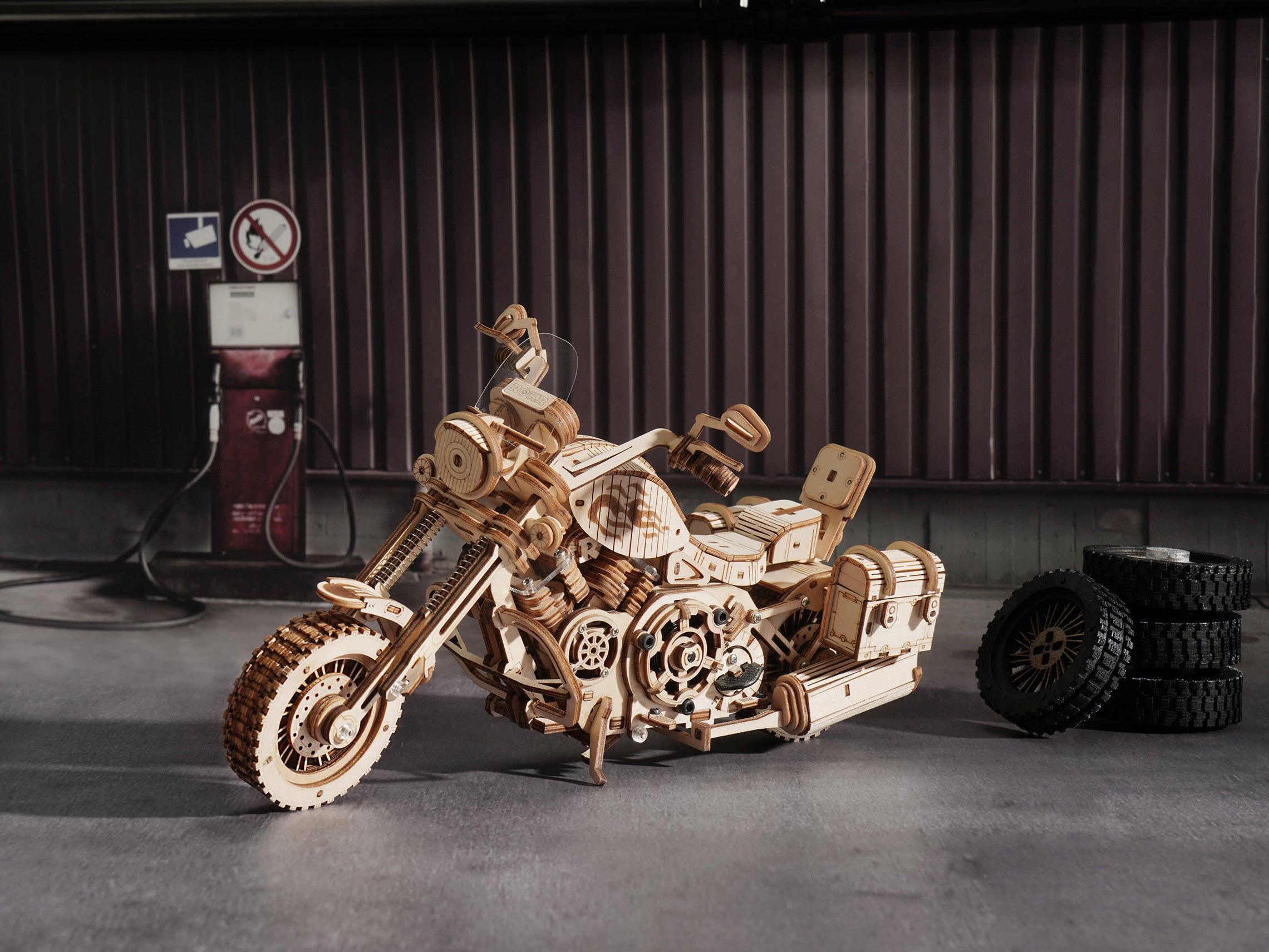 Hands Craft Mechanical 3D Wooden Puzzle | Cruiser Motorcycle with Wind-Up Key Motor