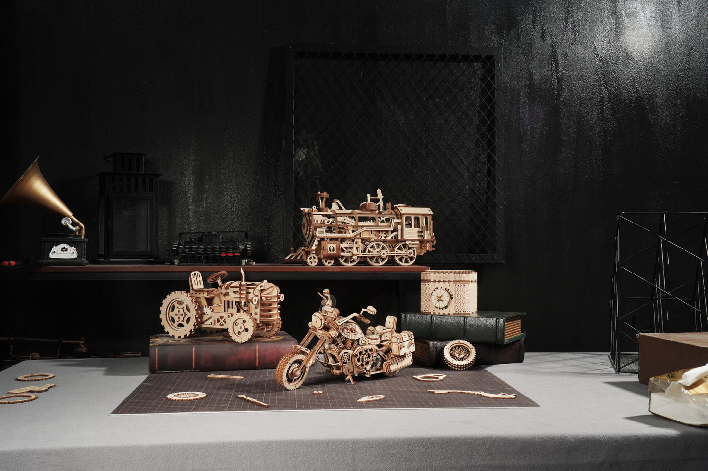 Hands Craft Mechanical 3D Wooden Puzzle | Cruiser Motorcycle with Wind-Up Key Motor