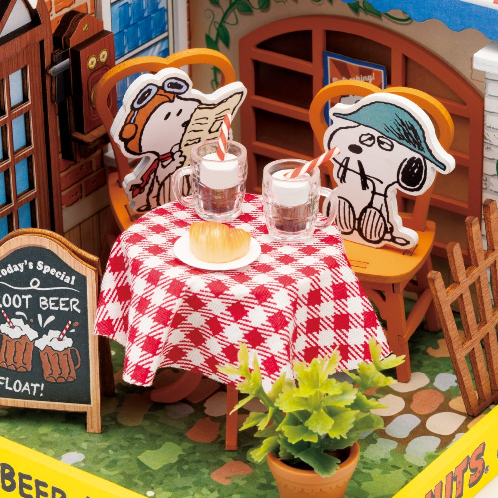 Hands Craft | Le Petit Cafe with Snoopy & Spike