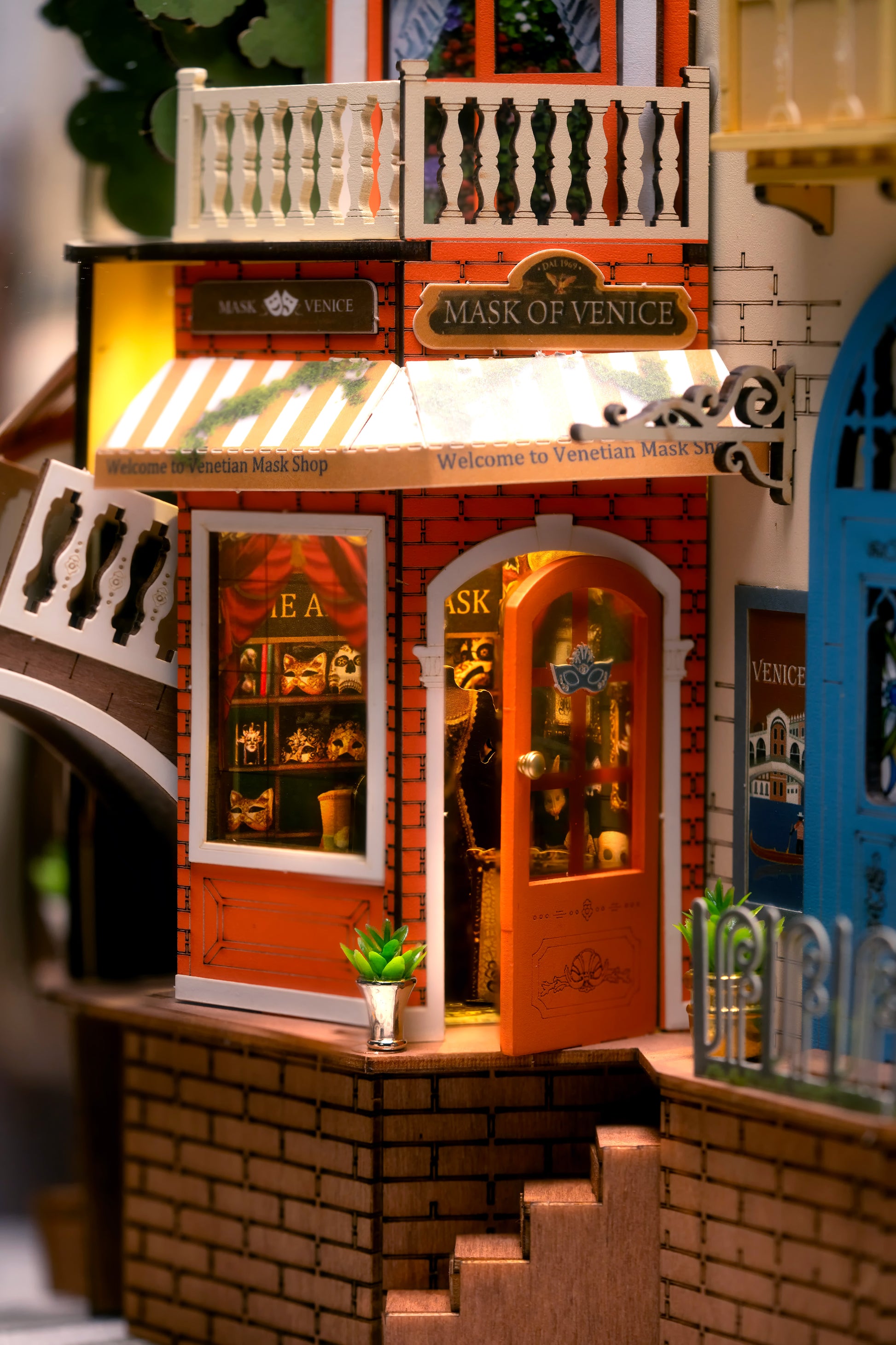 Hands Craft DIY Miniature Book Nook Kit | Romantic Venice w/ Dust Cover