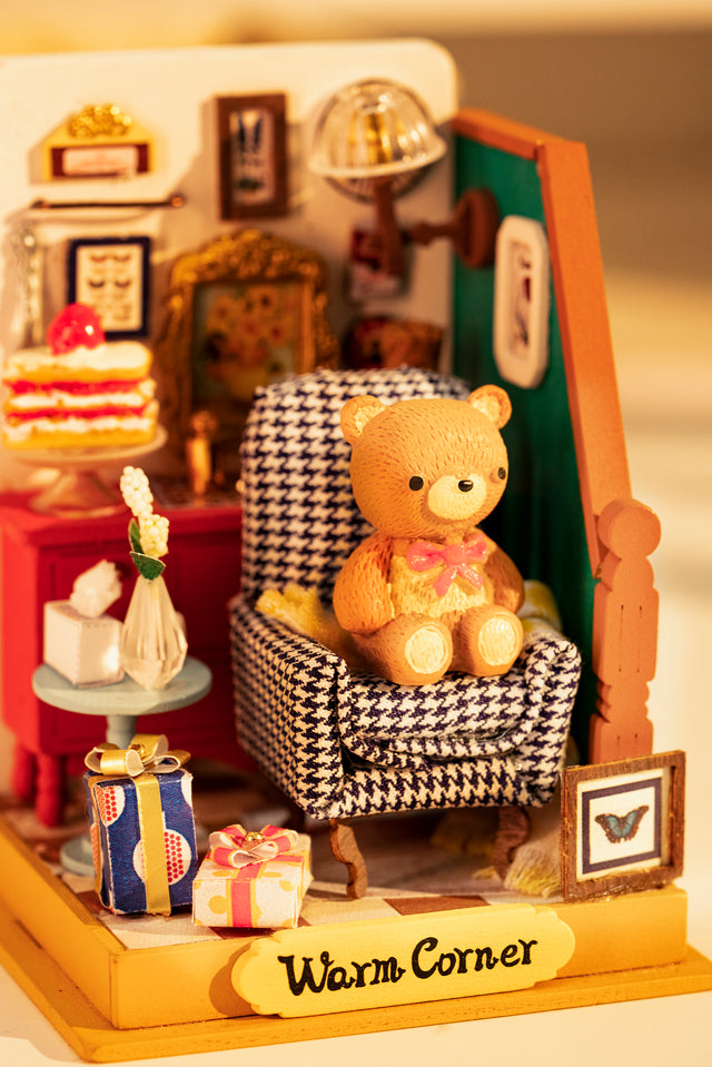 DIY Miniature Dollhouse Kit | Holiday Living Room