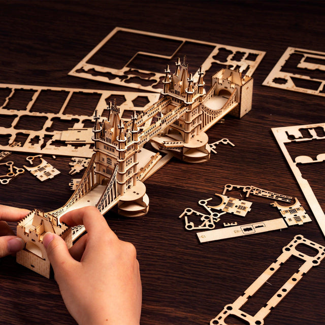 3D Wood Puzzle: Tower Bridge scale model with LED Lights – Hands Craft US,  Inc.